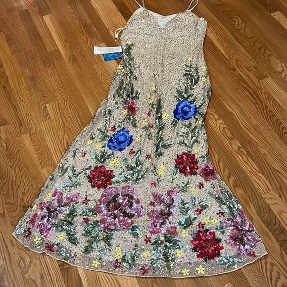 Mac Duggal Floral Embellished Spaghetti Strap Gown Size 12 NWT - Picture 14 of 17